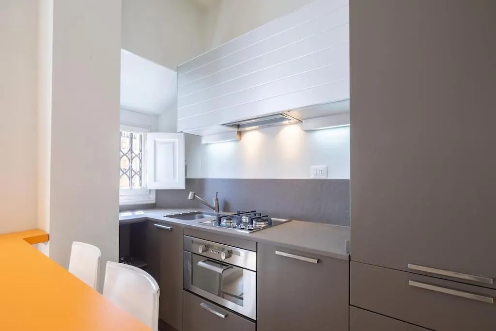 Small & Charming 1-Br Apt Florens 0*,